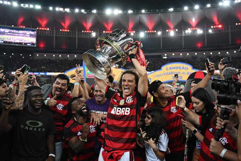 O salário de David Luiz no Flamengo levanta a curiosidade dos torcedores do esporte.