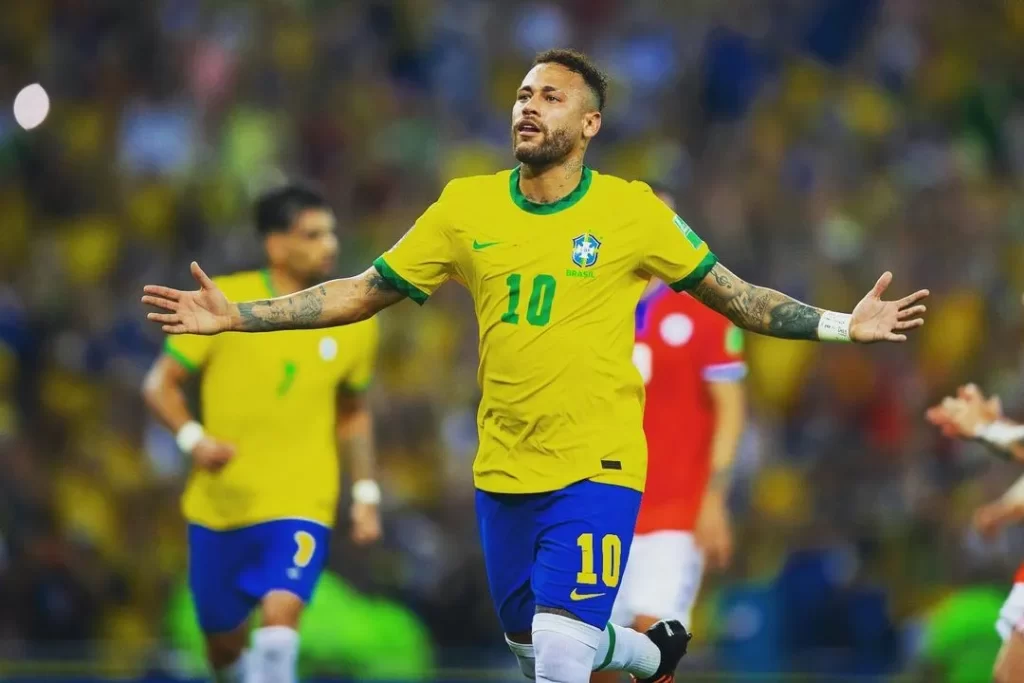 Neymar Jr., o talentoso atacante brasileiro, também está entre os jogadores mais bem pagos do futebol mundial
