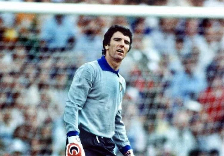 Dino Zoff é um nome que ecoa na história do futebol italiano