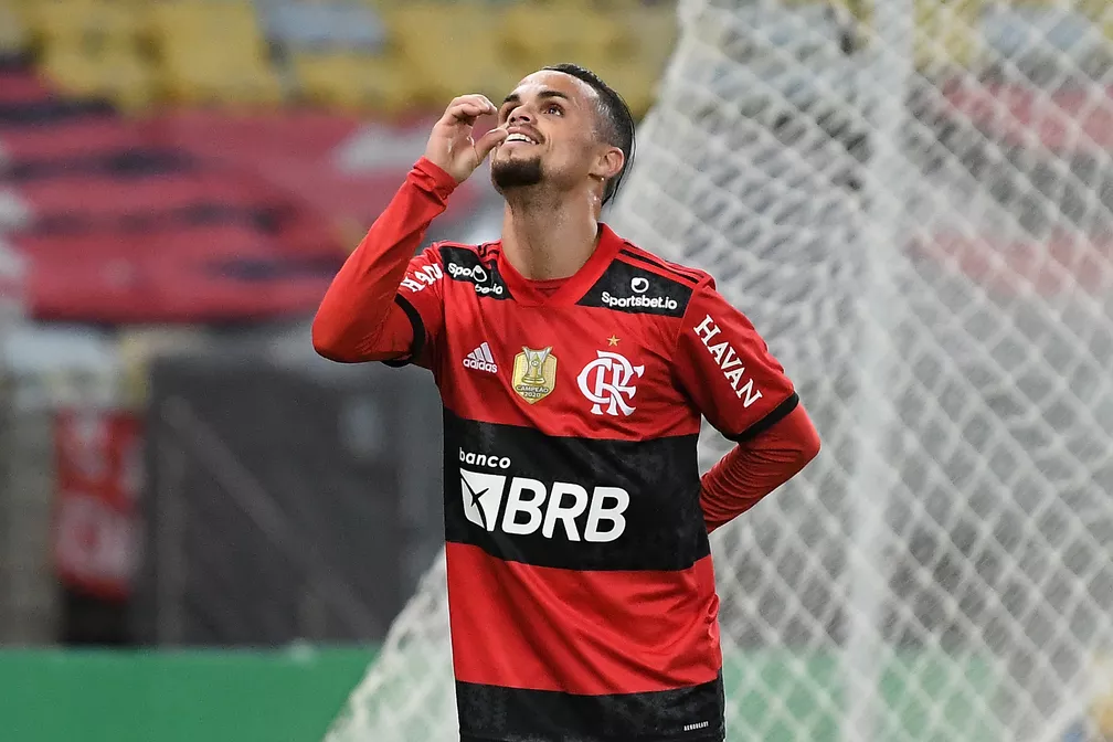 Michael ex-jogador do Flamengo é um exemplo de perseverança e talento no mundo do futebol