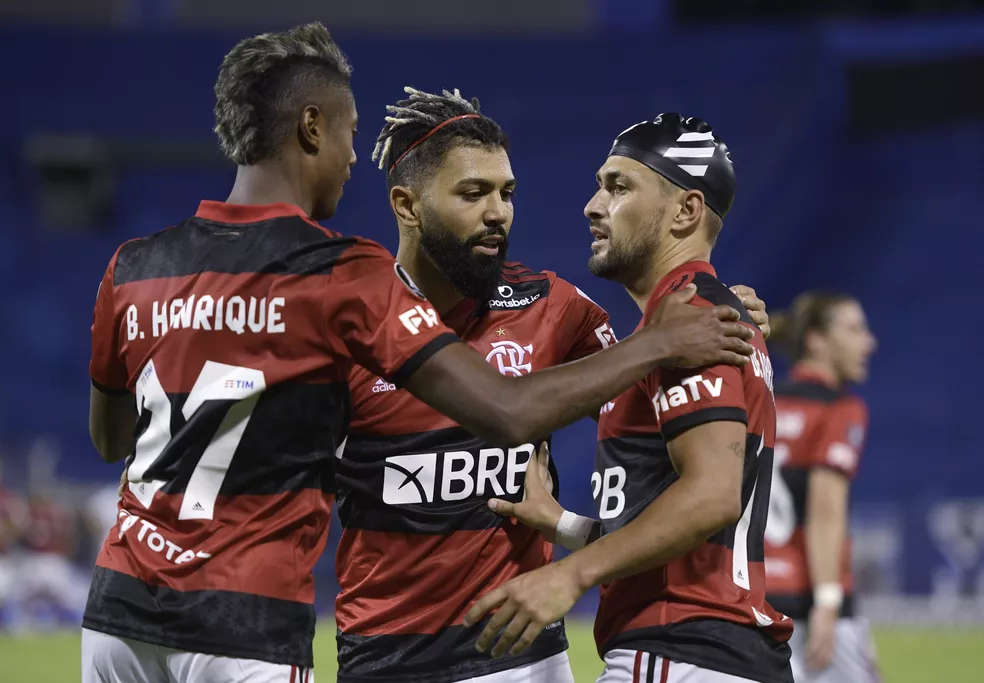 Os salários dos jogadores do Flamengo também são alvo de discussões entre os torcedores