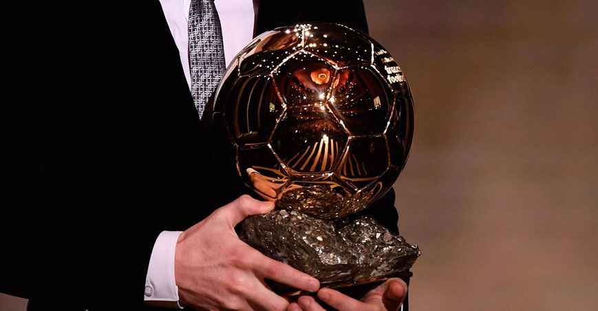 A Bola de Ouro é um prêmio anual entregue pela revista francesa France Football desde 1956